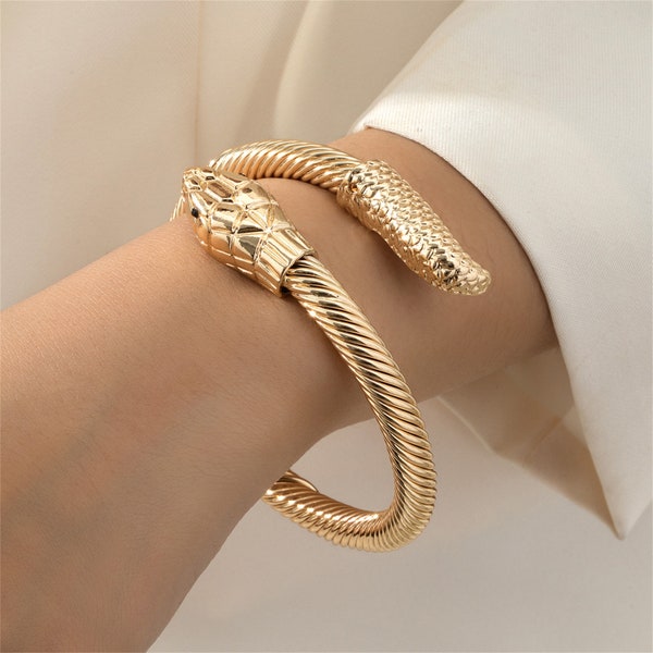 Delicate Snake Bracelet, Minimalist Snake Bracelet, Gold Snake Jewelry, Unique Snake Bracelet, Animal Lover Gift, Perfect Gift for Her