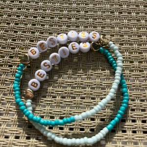 Perlenarmband / matte Perlen / pastell / personalisierbar / Freundschaftsarmband / Smiley / Schrift Bild 1