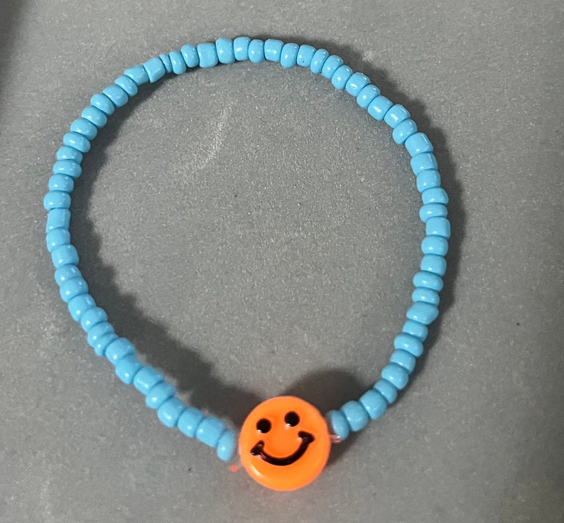 Perlenarmband / matte Perlen / pastell / personalisierbar / Freundschaftsarmband / Smiley / Schrift Bild 10