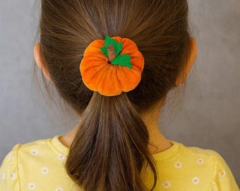 Laço de cabelo de veludo em formato de abóbora | Acessório de Halloween artesanal, fofo e assustador com abóbora | Presente de abóbora para ela | Laço de cabelo de outono