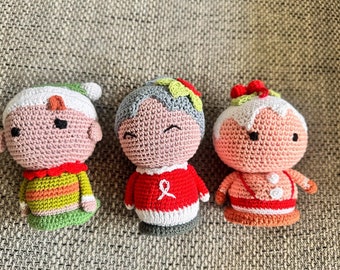 Bambola della nonna realizzata a mano all'uncinetto/Amigurumi - Idea regalo unica e affascinante - Un pezzo