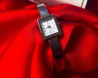 Vintage Women's Gruen Quartz Analog Dress Watch