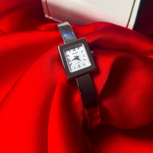Vintage Women's Gruen Quartz Analog Dress Watch