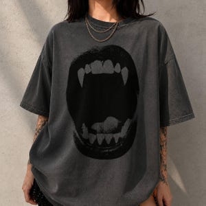 Vintage Vampire Fangs Shirt, Punk Gothic Horror Tee, 90s Grunge Spooky Halloween Graphic T-Shirt