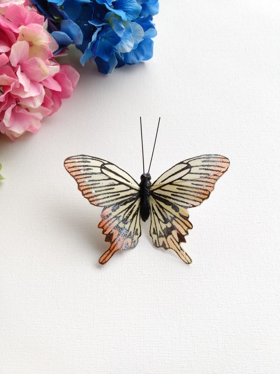 FLOWER & BUTTERFLY HAIR CLAW PALE YELLOW FLOWER & BUTTERFLY HAIR CLAW PALE YELLOW
