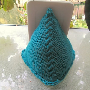 Tablet Buddy Knitting Pattern ~ iPad, Tablet, Smartphone, Kindle, and/or eReader Pillow Stand ~ Pyramid Quick Knit