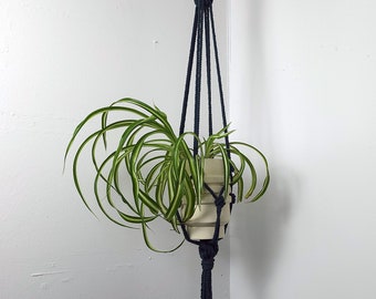 JADE macrame hanger