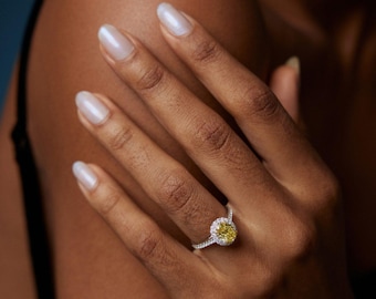 Anillo de diamantes ovalados amarillos de lujo de 1,90 ct con certificación IGI en oro bicolor de 18 quilates