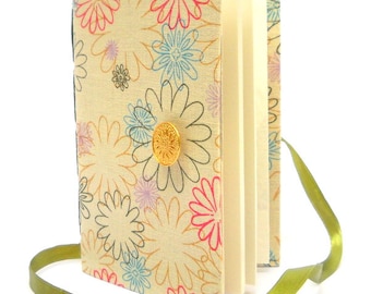 Cuaderno de diario beige colorido Flores diario oro botón de oro en blanco hecho a mano Diarios escribiendo sketch diario hermana regalo mamá regalo regalo
