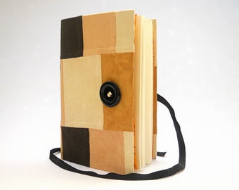 Quilthülle Journal handgebundenes Blanko-Papier zum Beschreiben. Wildleder Stoff Patchwork, Beige Creme Grün, handgemachte Bücher