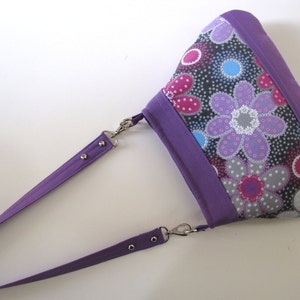 Bold Floral Handbag / Purse in Cotton image 5