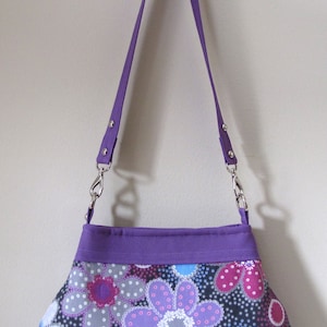 Bold Floral Handbag / Purse in Cotton image 2