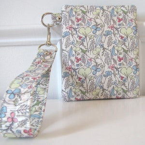 Bracelet fleuri bleu et crème - Pochette à fermeture éclair - Support pour gadget