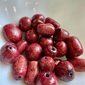 6ct Vintage 1970&#39;s Handmade Red Speckle Glazed Red Large Pottery Beads