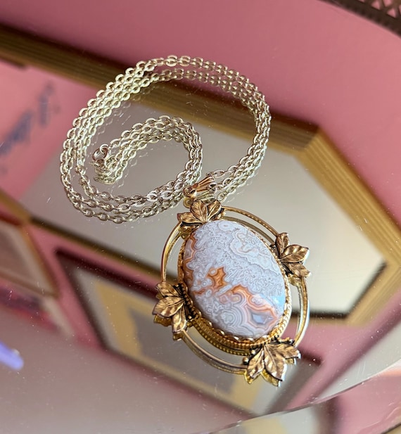 1970's White Mexican Crazy Lace Agate Golden Art Nouveau Frame Pendant Necklace
