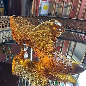 1970&#39;s Fenton 6&quot; Honey Glass &quot;Kitten Slipper&quot; Glass Shoe Trinket Dish Match Bowl