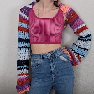 Free People Gia Shrug - make your own with this crochet pattern. This shrug / bolero pattern is for beginners and can be made in a weekend. This shrug / bolero is great for the spring or as a beach shrug during the summer.