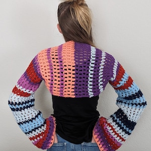 Free People Gia Shrug - make your own with this crochet pattern. This shrug / bolero pattern is for beginners and can be made in a weekend. This shrug / bolero is great for the spring or as a beach shrug during the summer.
