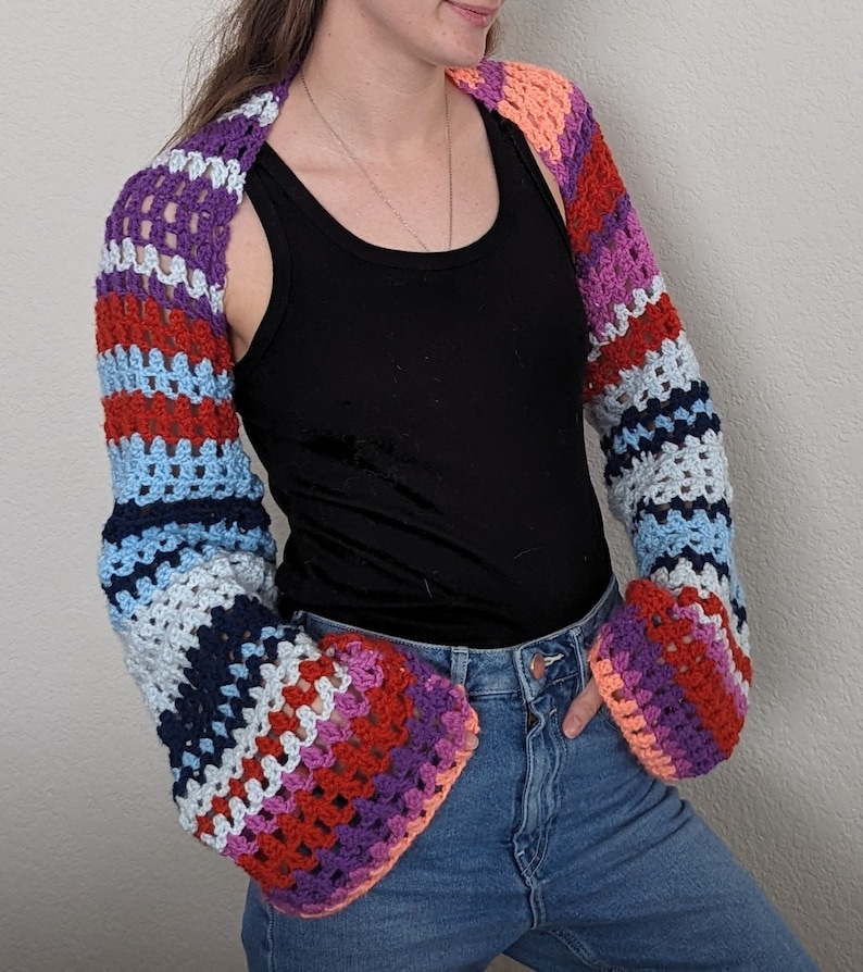 Free People Gia Shrug - make your own with this crochet pattern. This shrug / bolero pattern is for beginners and can be made in a weekend. This shrug / bolero is great for the spring or as a beach shrug during the summer.