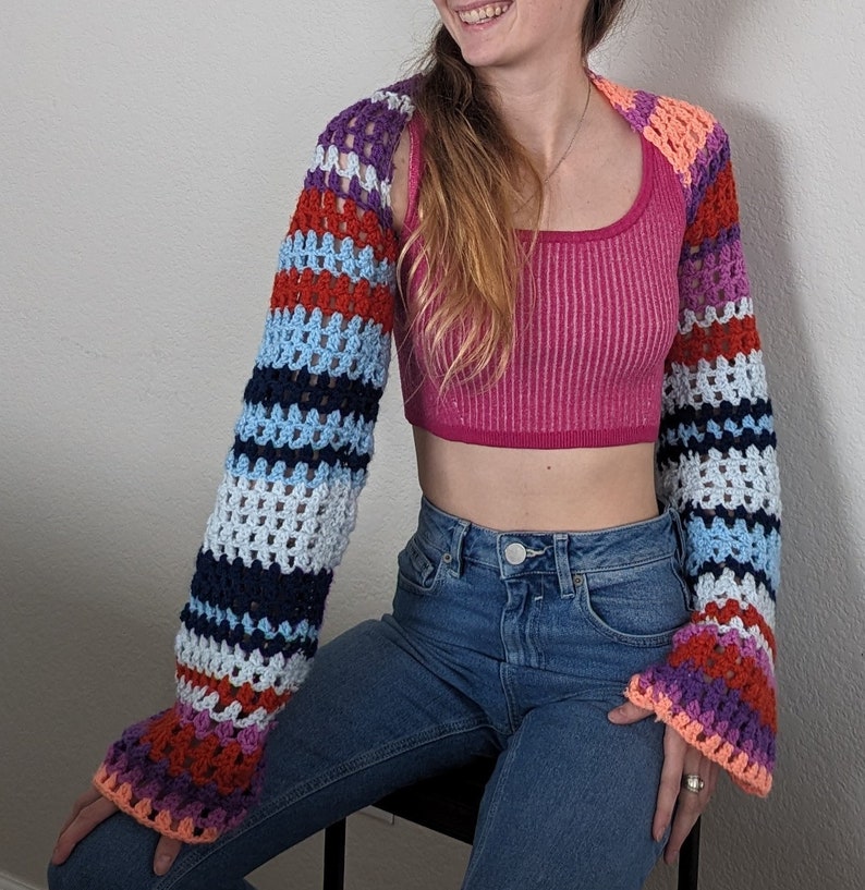 Free People Gia Shrug - make your own with this crochet pattern. This shrug / bolero pattern is for beginners and can be made in a weekend. This shrug / bolero is great for the spring or as a beach shrug during the summer.
