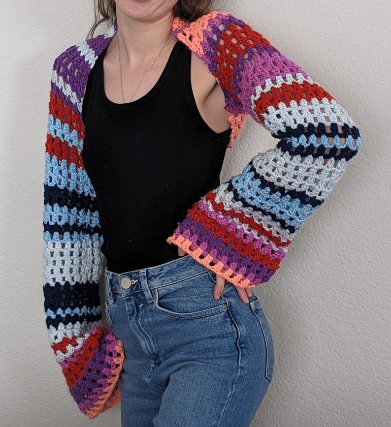 Free People Gia Shrug - make your own with this crochet pattern. This shrug / bolero pattern is for beginners and can be made in a weekend. This shrug / bolero is great for the spring or as a beach shrug during the summer.