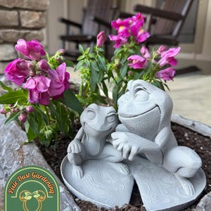 Princess Tiana and Naveen Frog garden Statue Decor Flower Disney Epcot festival Bayou floral gift outdoor Yard Ornament stake love