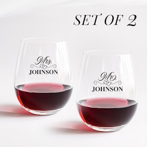 Set of Two Wine Glasses Personalized Gift for Couple Anniversary Gift Idea Mr And Mrs Wedding Glass Gift Honeymoon Customized Glassware