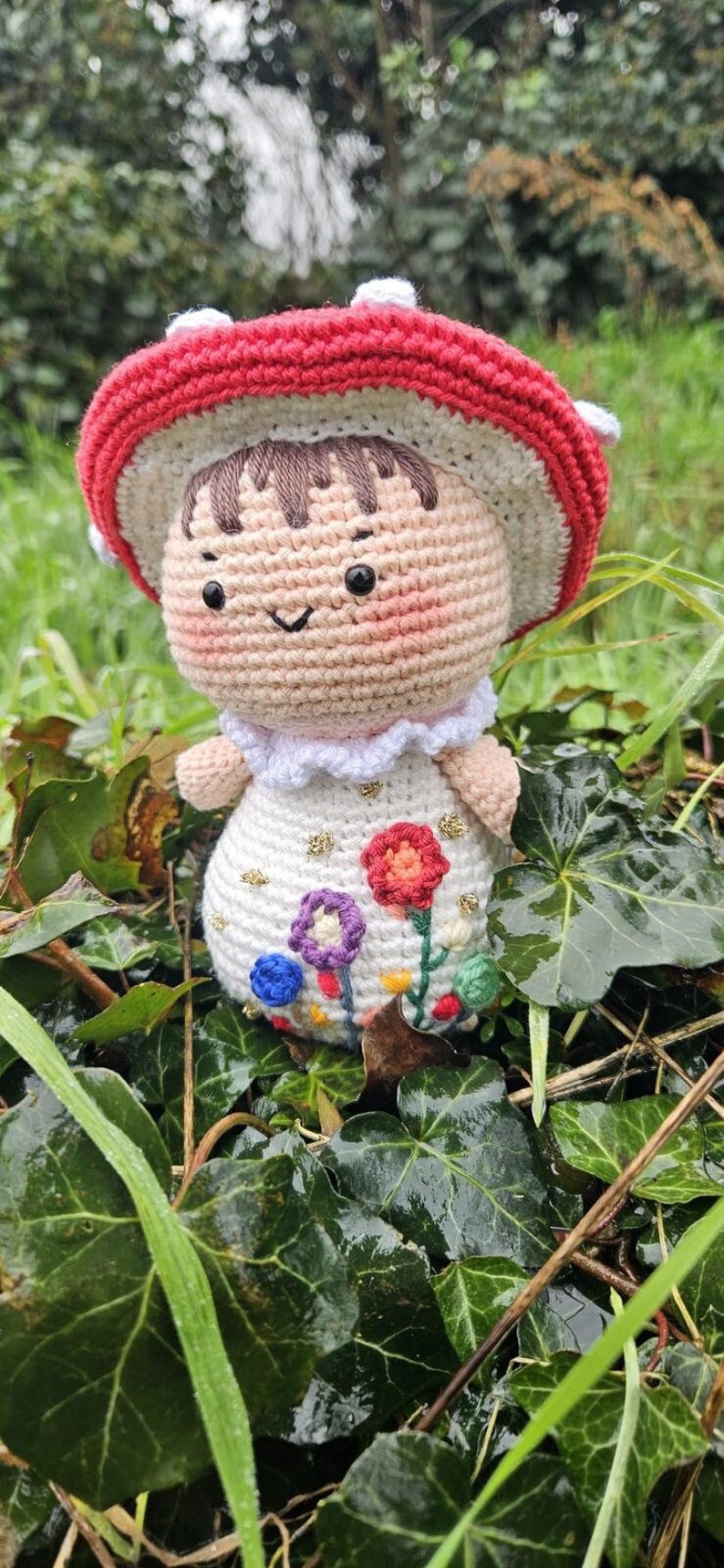 Champignon aux broderies fleuries Amigurumi Pépin de Fraise image 1