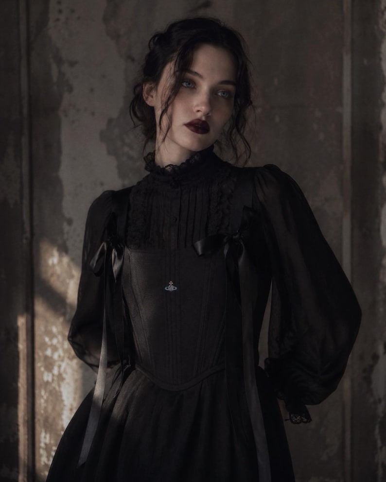 Vintage Gothic Corset Top, Renaissance Corset, Velvet Ribbon Bodice, Custom Fit image 2