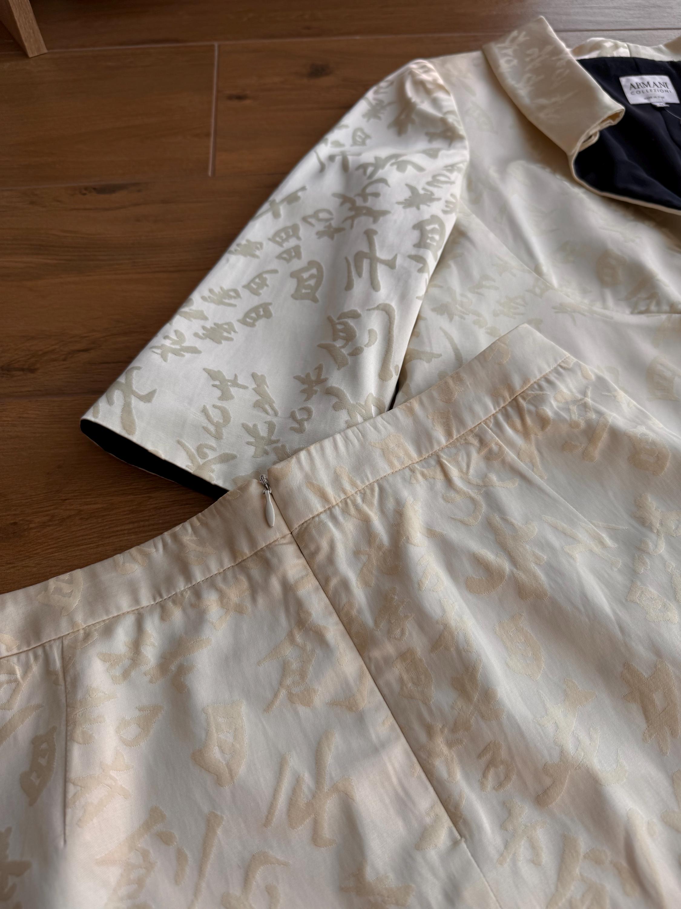 ARMANI COLLEZIONI 42 シルバー サテン スリップドレス Armani Collezioni Japanese Hieroglyphics Skirt & Blazer Set