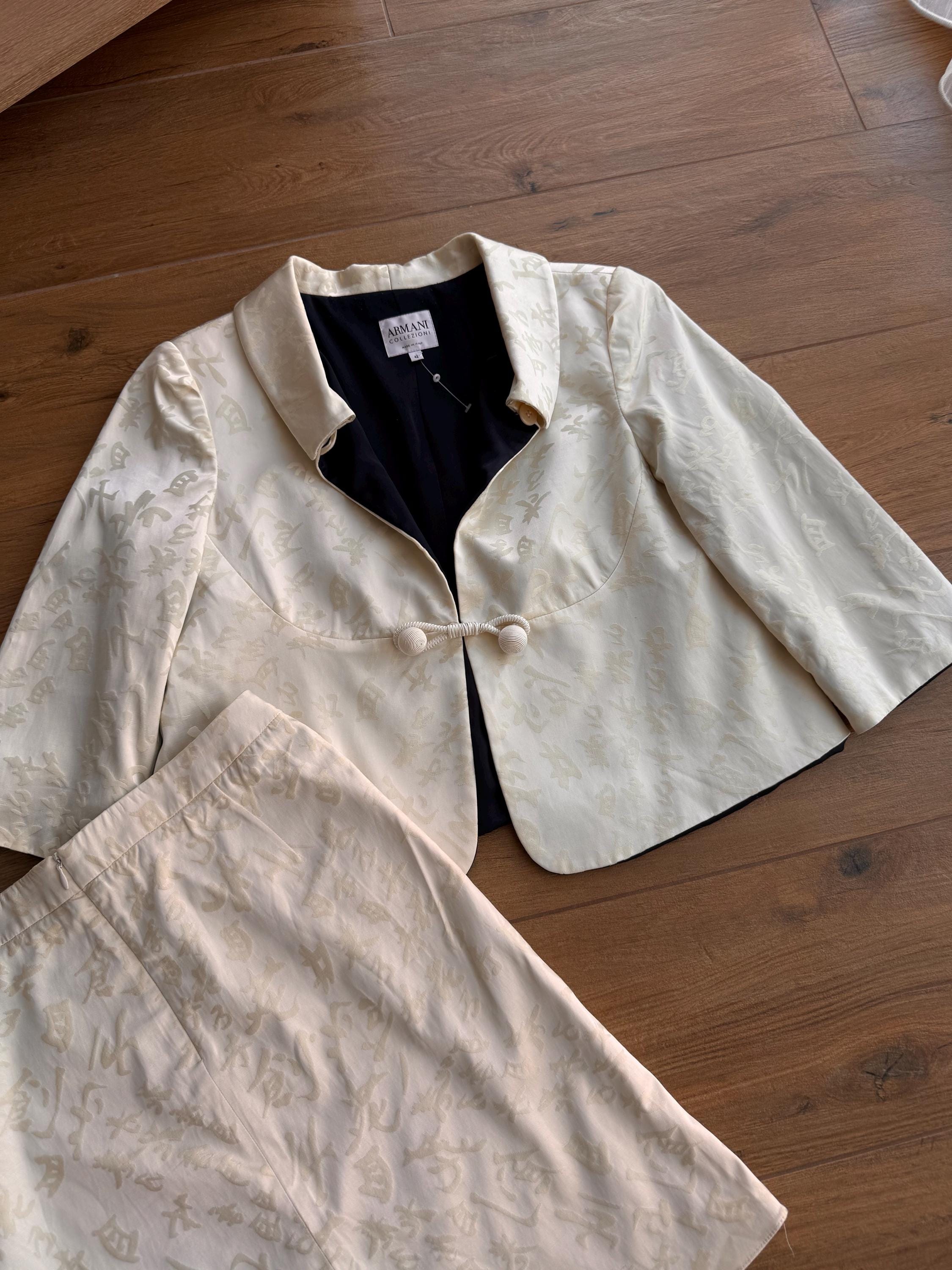 ARMANI COLLEZIONI 42 シルバー サテン スリップドレス Armani Collezioni Japanese Hieroglyphics Skirt & Blazer Set