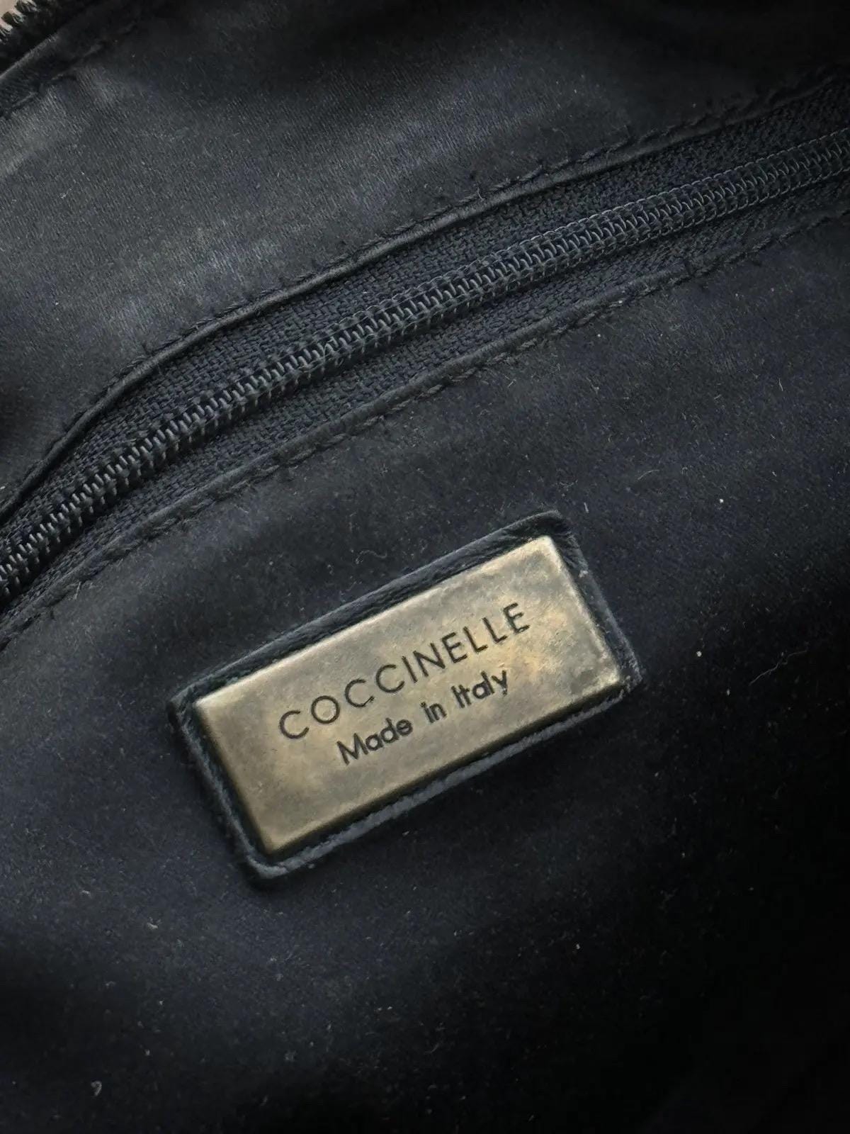 Petit Sac à Main Coccinelle En Cuir Vintage Noir - Très Bon état, Porté épaule, Made In Italy