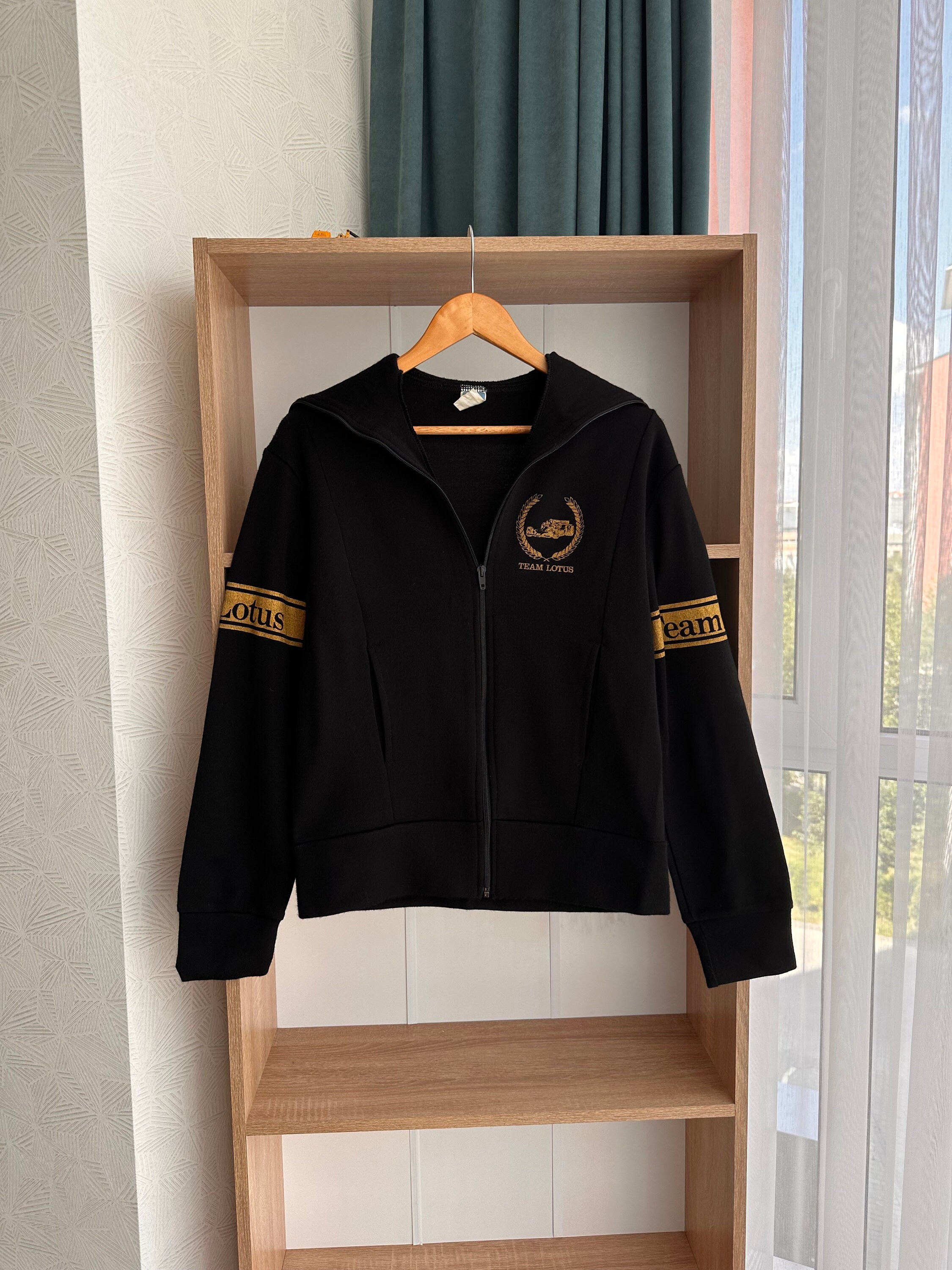 LOTUS F1チームジャケット ブラック ゴールド LOTUS F1 Team Jacket Mens Softshell Racing Formula 1 OFFICIAL VTG