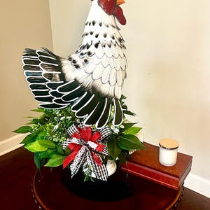 Farmhouse Chicken Arrangement . Rooster decor