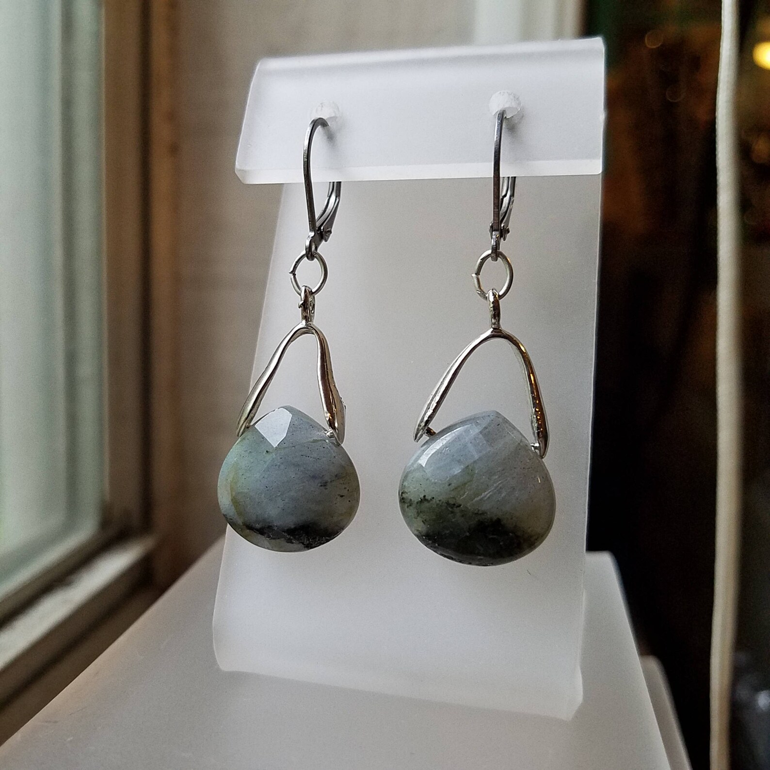 •FACETED LABRADORITE - LIL' TEARDROP• silver ring (size 7)
