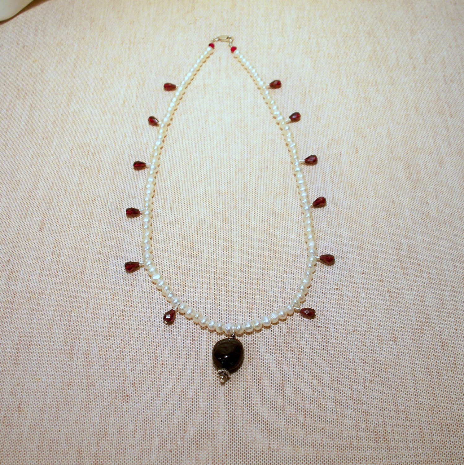 Garnets and Small Freshwater Pearls Necklace - Etsy