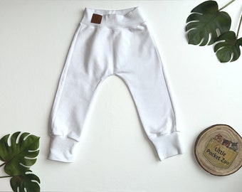 Joggingbroek in wit - babybroekje, kinderbroekmaat. 50/56 - 98/104