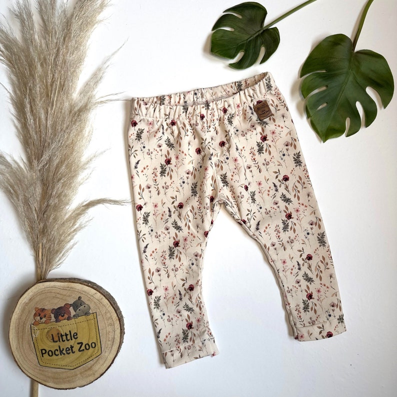 Babyleggings mit tollem Blumenmuster