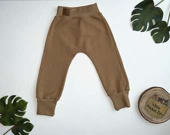 Pantaloni da jogging in marrone chiaro - pantaloni per neonati, taglia pantaloni per bambini. 50/56 - 98/104