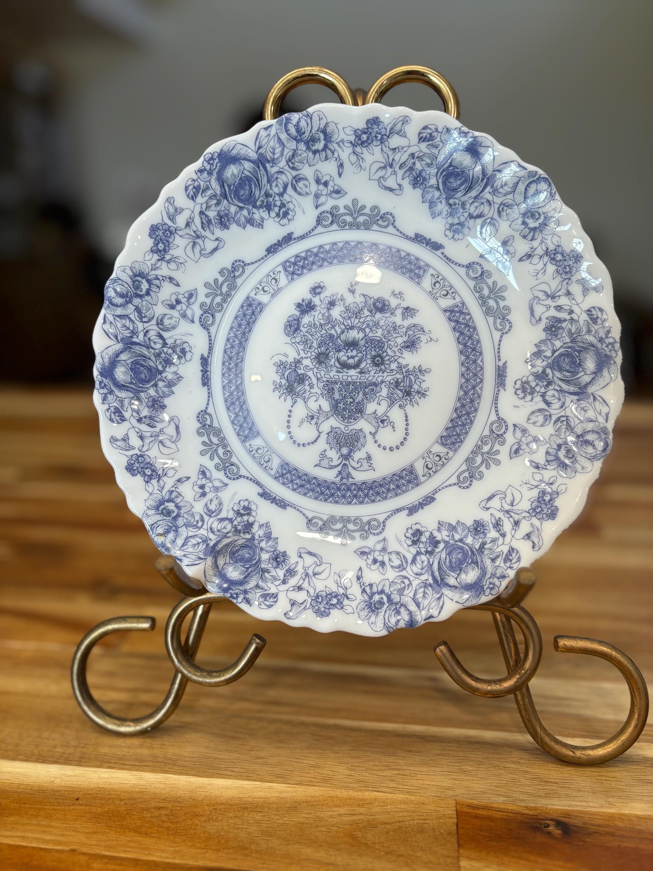 Arcopal Vintage France Blue & White Milk Glass Honorine Salad