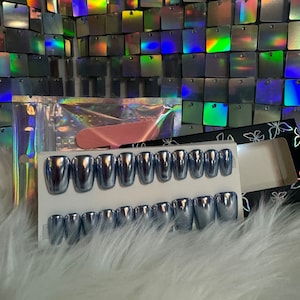 Solid color chrome nails. (Medium)