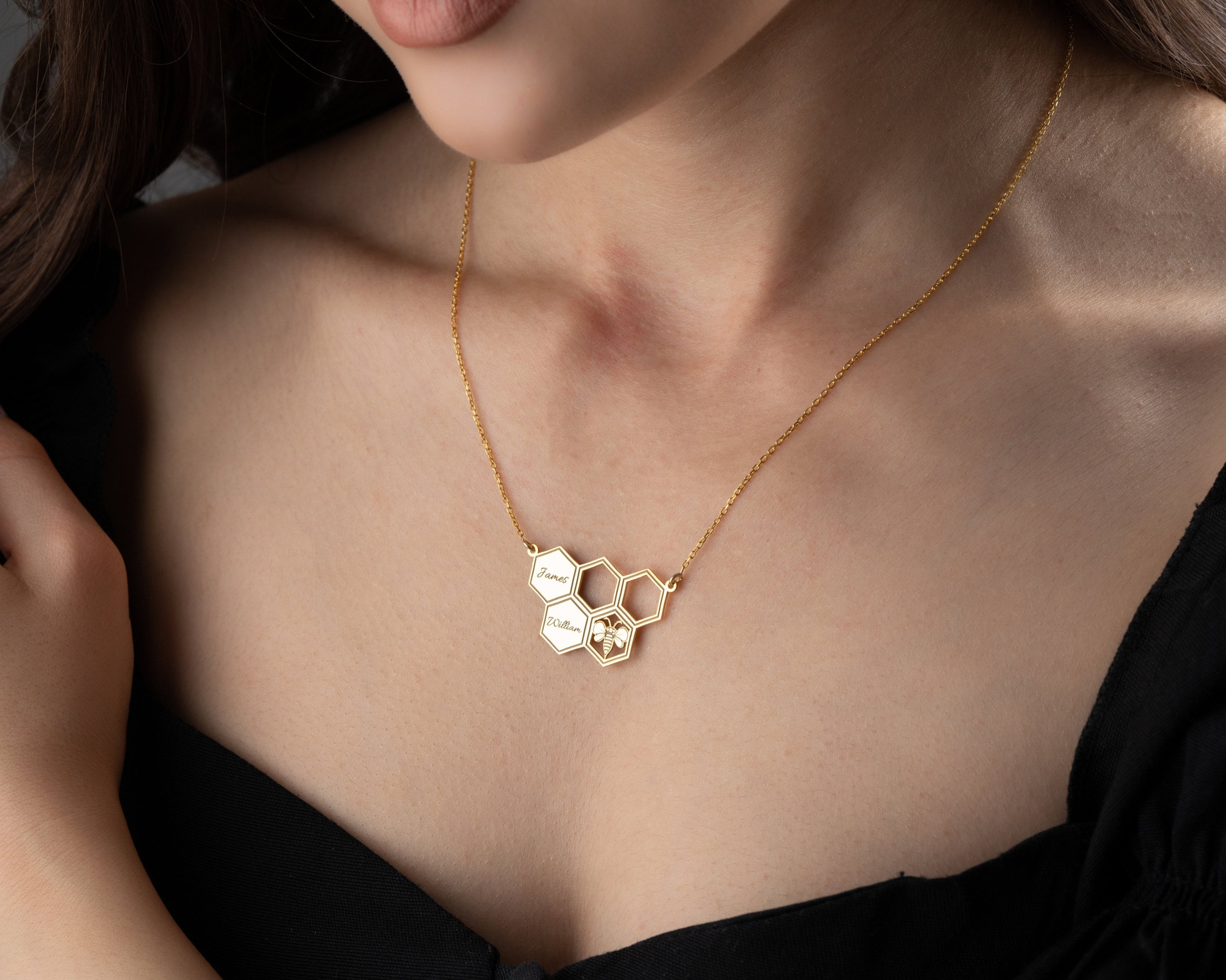 Personalized Honeycomb Necklace With Kids Name, Family Name Necklace, Unique Honeybee Family Neckclace, Gift For Mom, Grandma