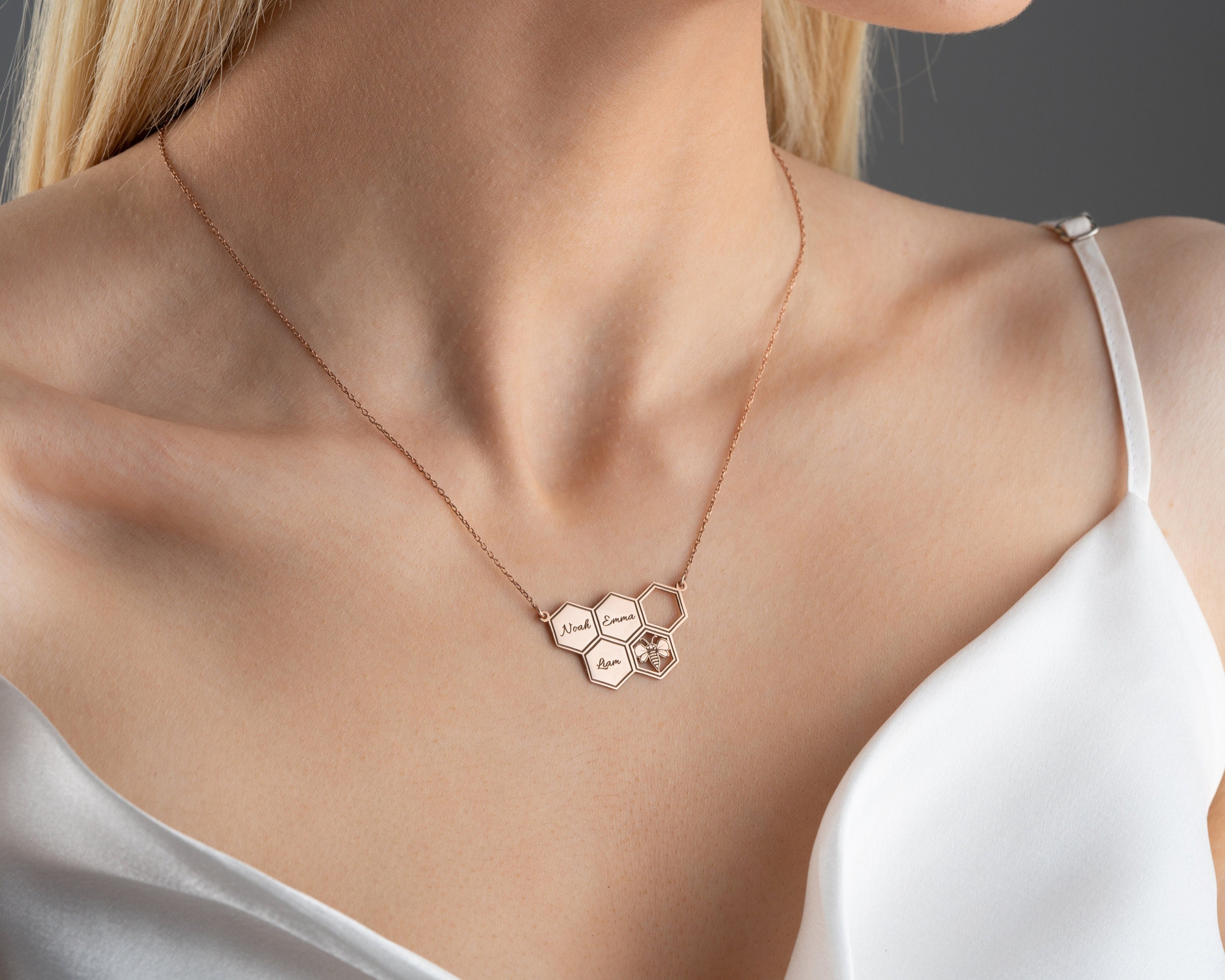 Personalized Honeycomb Necklace With Kids Name, Family Name Necklace, Unique Honeybee Family Neckclace, Gift For Mom, Grandma