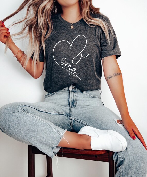 Personalisiertes Oma T-Shirt mit Jahr, Oma EST 2025 Shirt, Schwangerschaft Geschenk, Geschenk werdende Oma, Oma EST 2025, Oma Geschenkidee