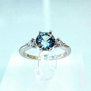 Alexandrite in 925 Silver.. Lab grown colour change corundum