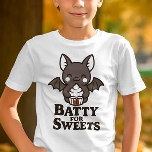 Camiseta "Batty For Sweets", adorable murciélago kawaii, regalo para amantes de los cupcakes, divertida camiseta de murciélago, camiseta de animal de dibujos animados, camiseta de murciélago de Halloween