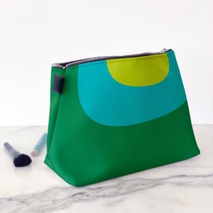 Retro cosmetics bag. A green and blue makeup bag with mid century, abstract print for cosmetics, toiletries, or accessories. Travel set image 6