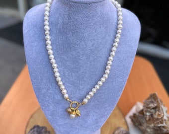 White Pearl Model (Necklace)