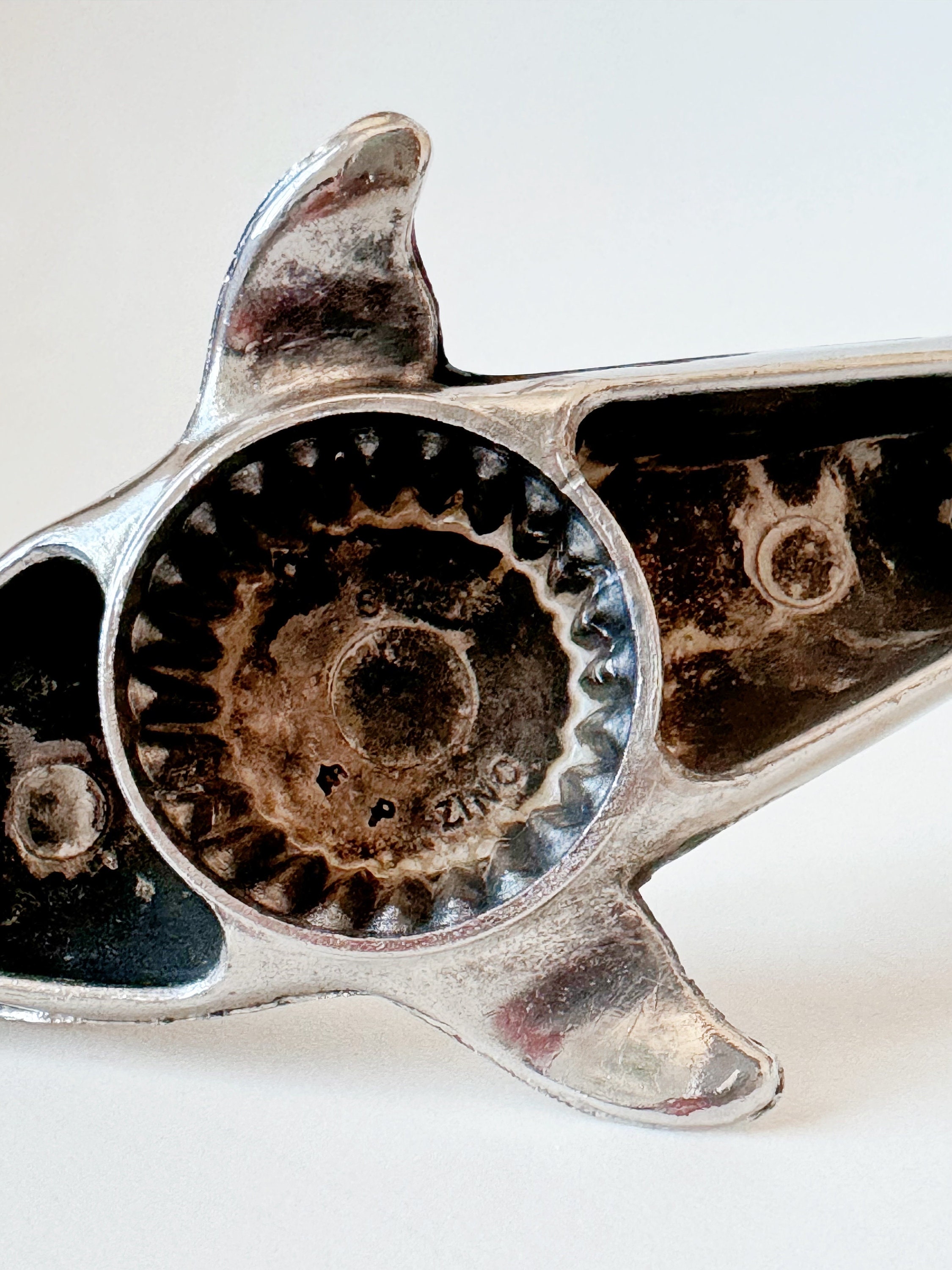 ホットセール 口コミ Vintage Silver a of Shape a in Opener Bottle Zinc Plated アクセサリー