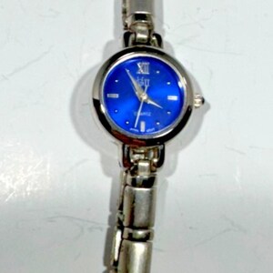VG II Analog Armbanduhr Quartz Uhrwerk Blaues Zifferblatt Made in Japan Bild 1